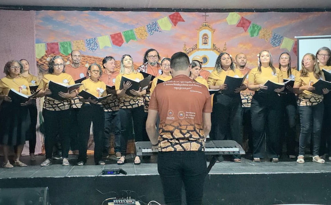 Noite de confraternização e tradição marca festejo junino do Coral Humberto Teixeira em Iguatu