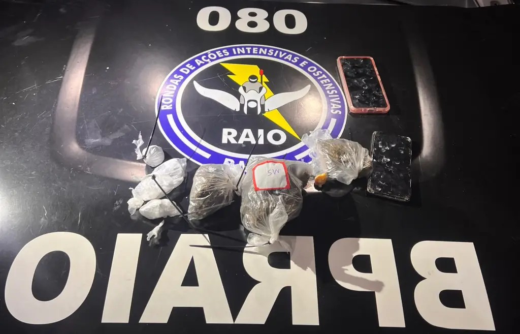 PORTEIRO DE CONDOMÍNIO, ESPOSA E SOGRA SÃO PRESOS POR SUSPEITA DE TRÁFICO DE DROGAS EM JUAZEIRO DO NORTE