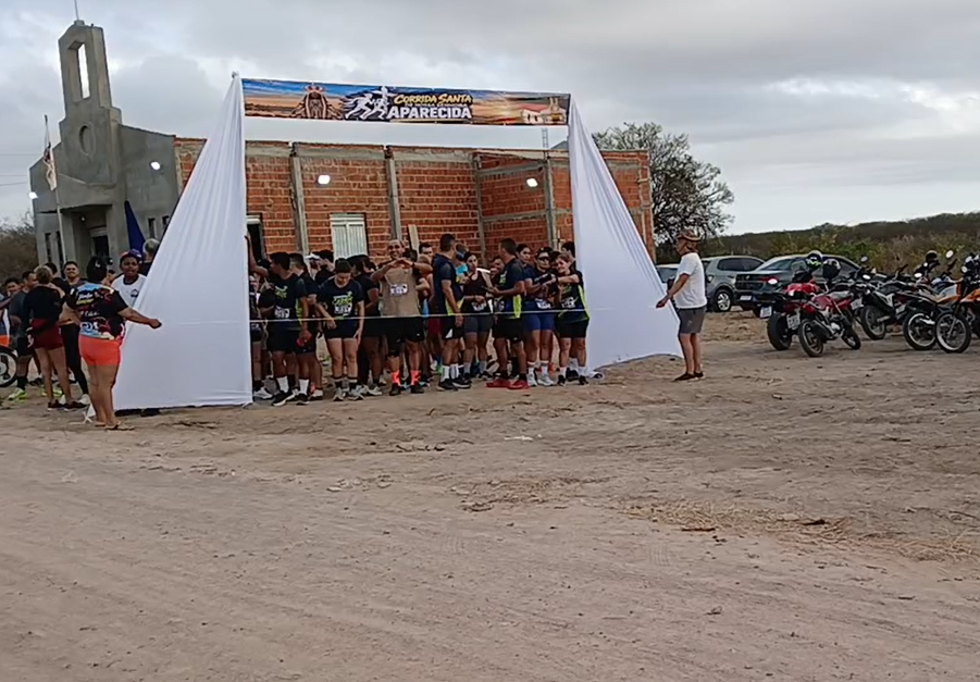 PRIMEIRA CORRIDA SANTA DE NOSSA SENHORA APARECIDA REÚNE 97 CORREDORES NA COMUNIDADE QUIXOÁ DOS DINOS, EM IGUATU